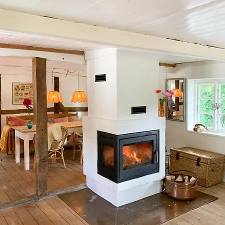 度假居 Nostalgic Charm In Lolland Timber House *